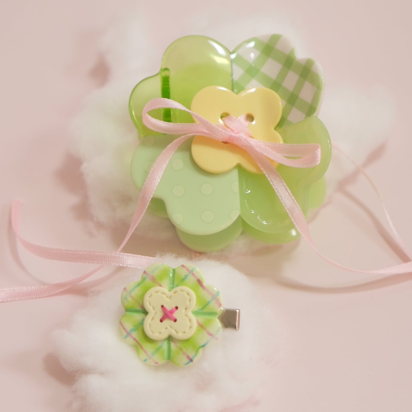 Clover Button Hair Claw