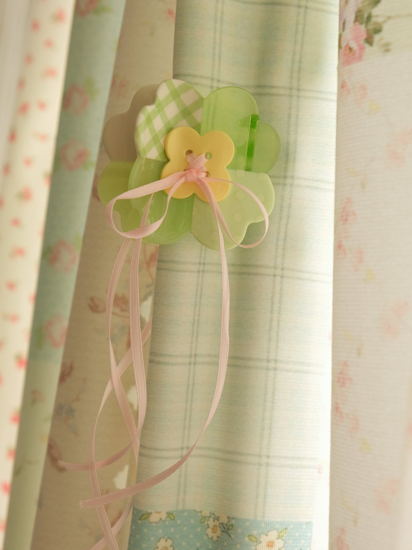 Clover Button Hair Claw