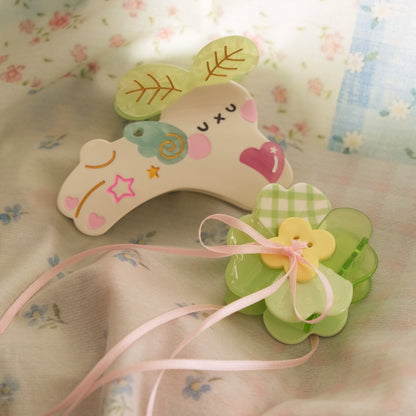 Clover Button Hair Claw