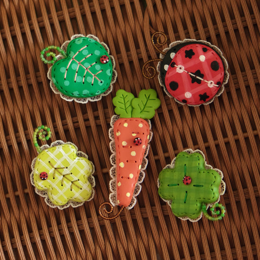 Tiny ClayQuilt Accessories: Ladybug in My Yard Collection